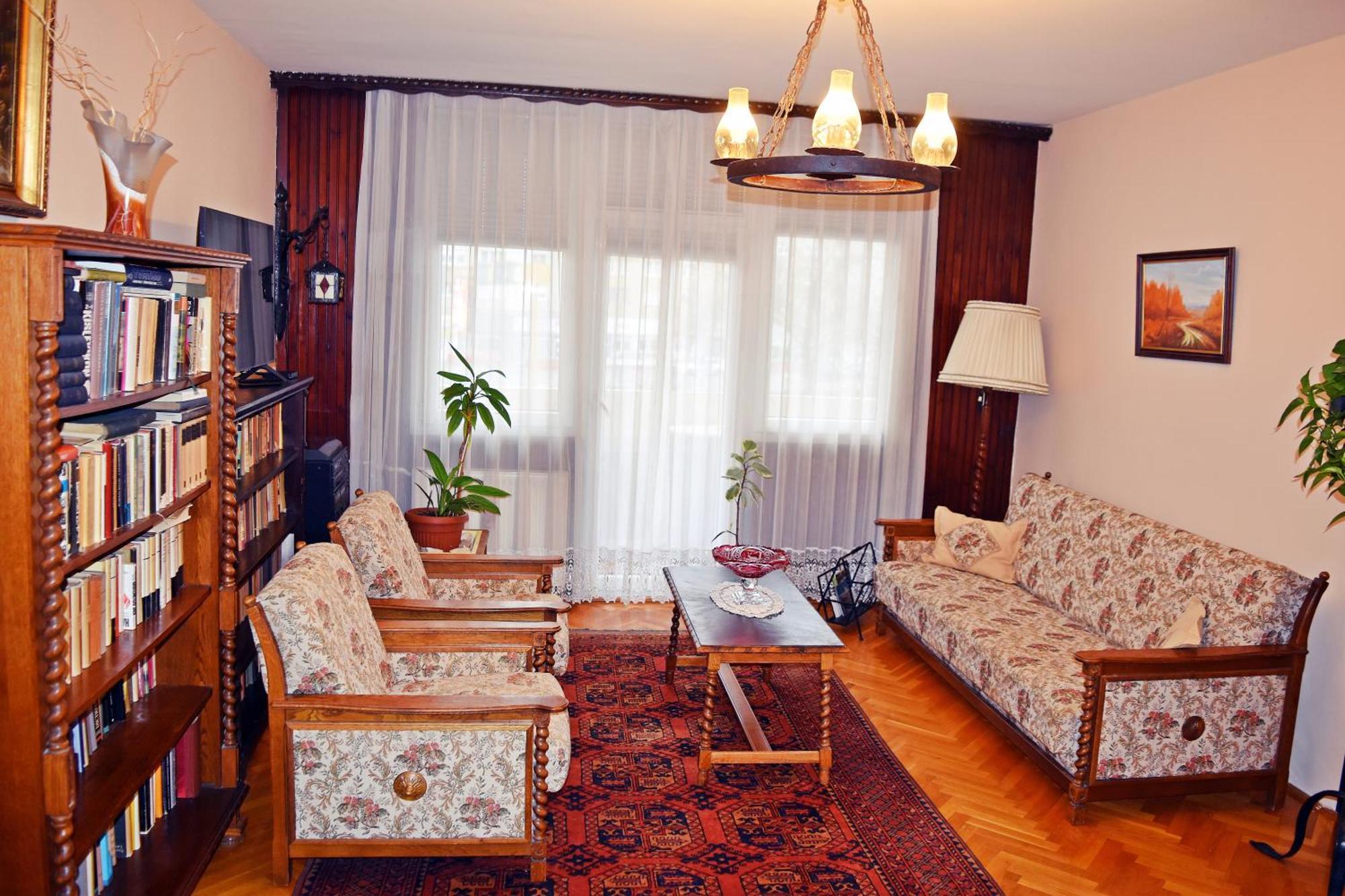 Belvarosi Classic Apartman 85 Square Meters Σζομπαθέλι Εξωτερικό φωτογραφία